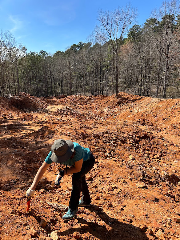 Quartz Crystal Mining in Hot Springs, Arkansas: A Rockhounding Adventure